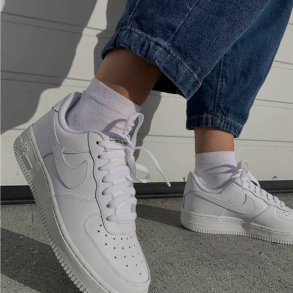 Nike Air Force 1 Low White Leather Sneakers Youth 7Y / Women’s 8.5